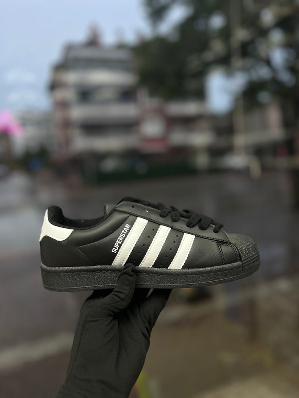 Adi̇das superstar
